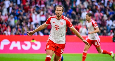 Bayern Munich hạ đội khách Augsburg nhờ cú đúp của Kane