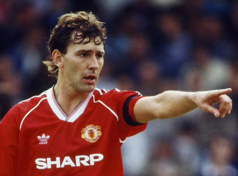 Tiền vệ Bryan Robson